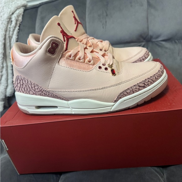 Jordan Retro 3 2025 Valentine Women’s Pink Leather Sneakers with Red Jumpman - Picture 7 of 10